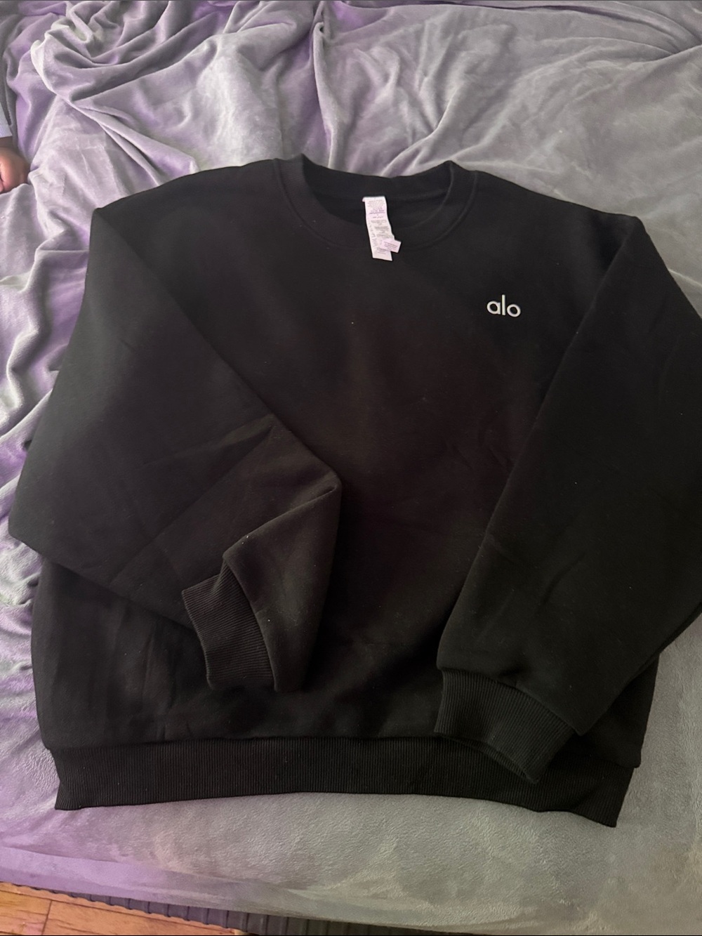 ALO Yoga Black Crewneck Sweatshirt size m women’s